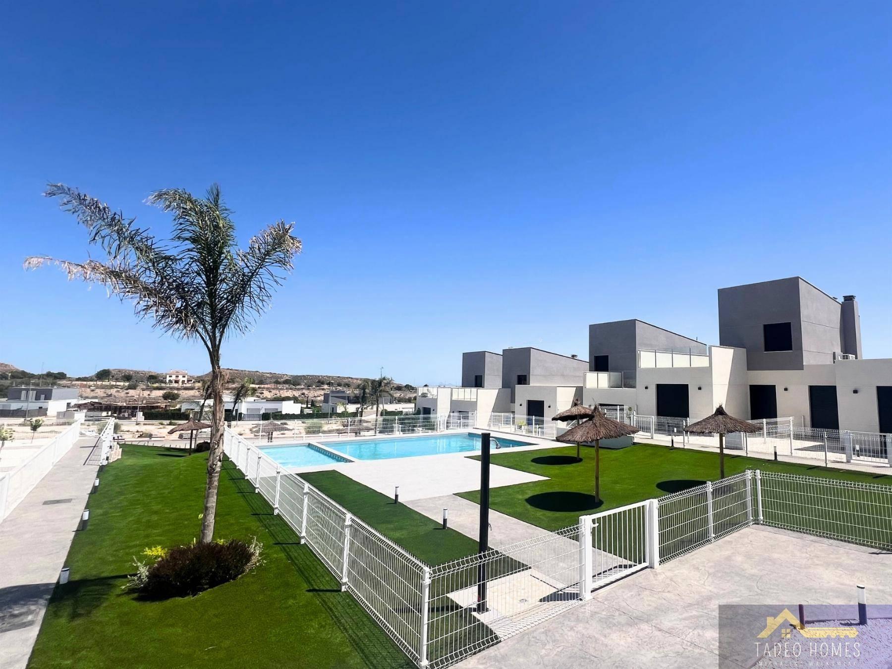 BUNGALOW ADOSADO EN MURCIA,BAñOS Y MENDIGO