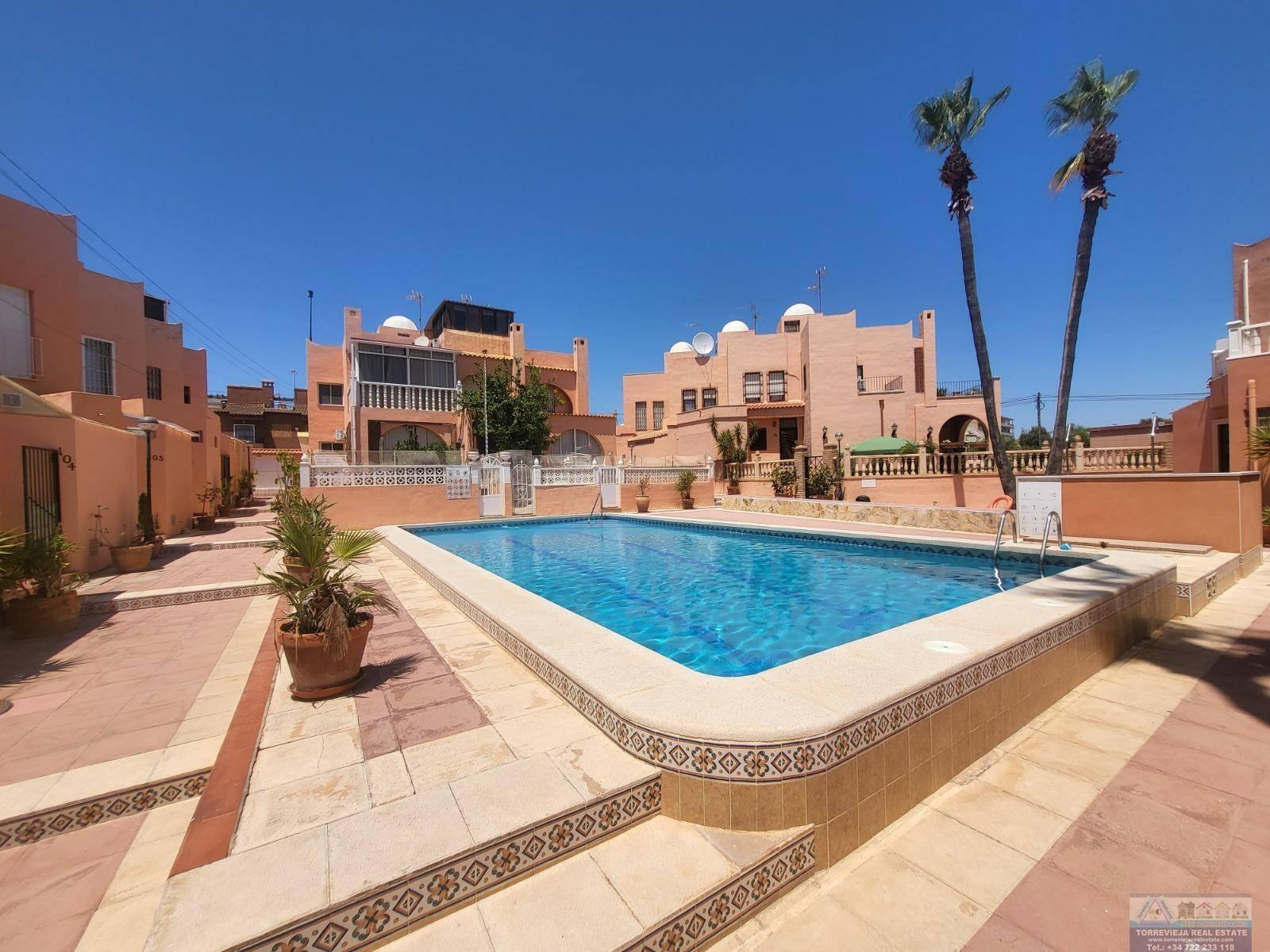 CHALET ADOSADO EN ALICANTE,TORREVIEJA