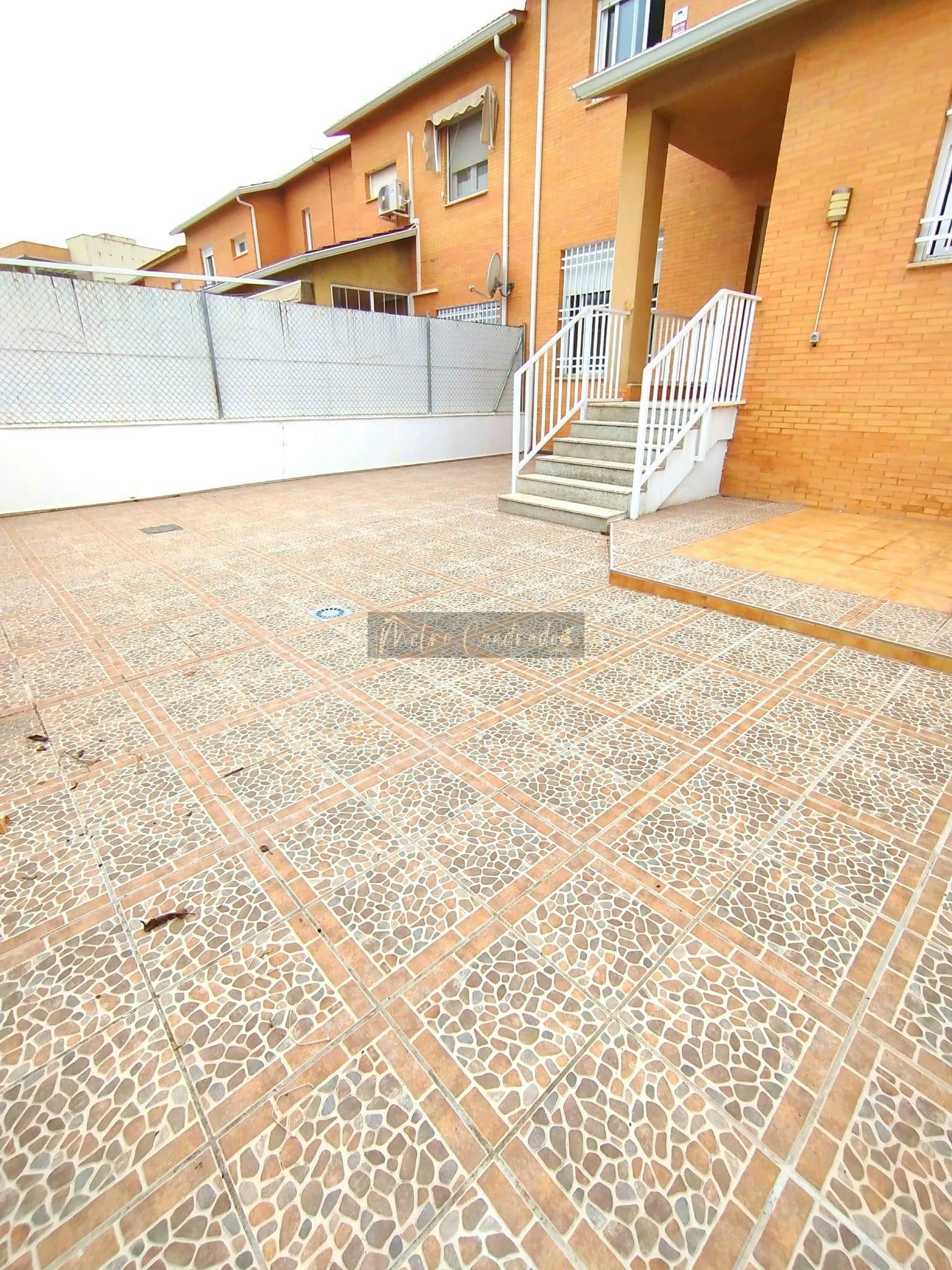 CHALET ADOSADO EN BADAJOZ,MéRIDA