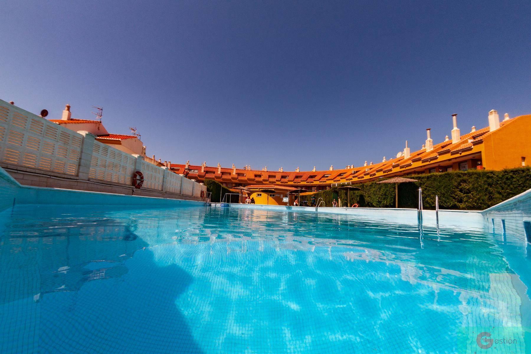 CHALET ADOSADO EN GRANADA,SALOBREñA