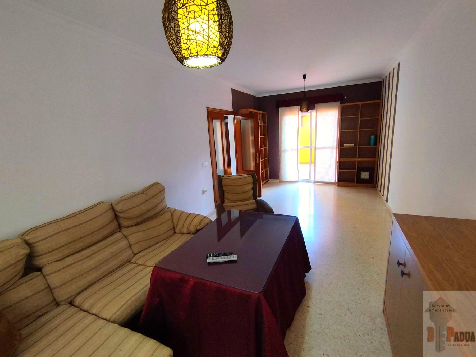 CHALET ADOSADO EN MáLAGA,CAMPILLOS