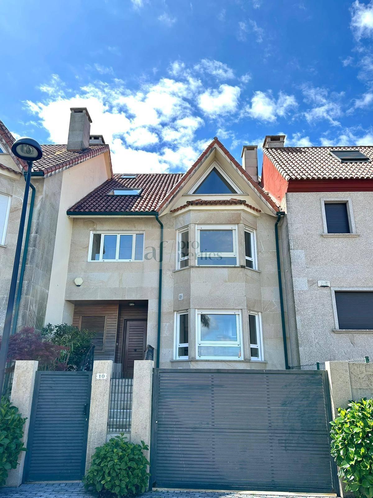CHALET ADOSADO EN PONTEVEDRA,VIGO