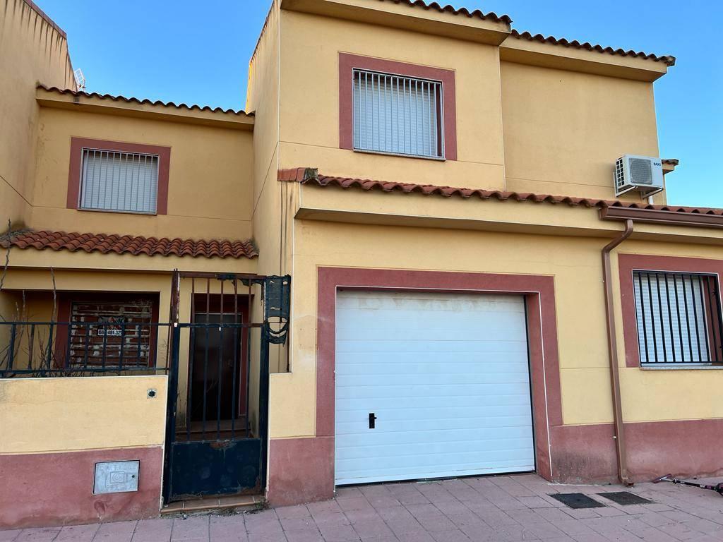 CHALET ADOSADO EN TOLEDO,LILLO