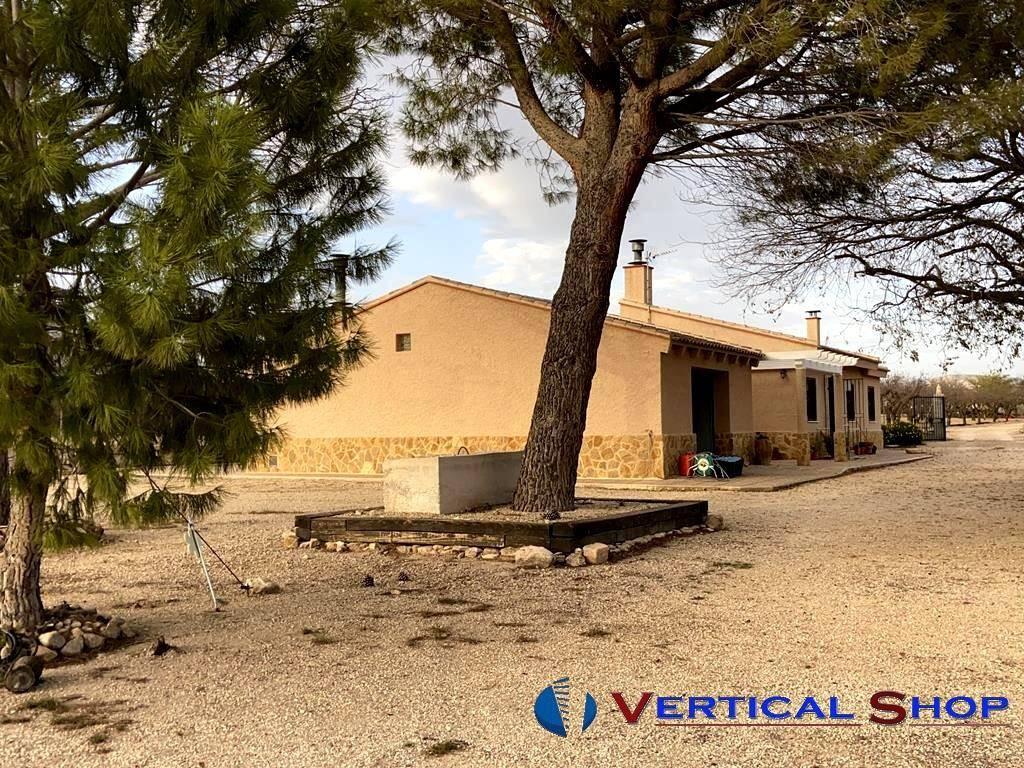 CHALET  EN ALBACETE,CAUDETE