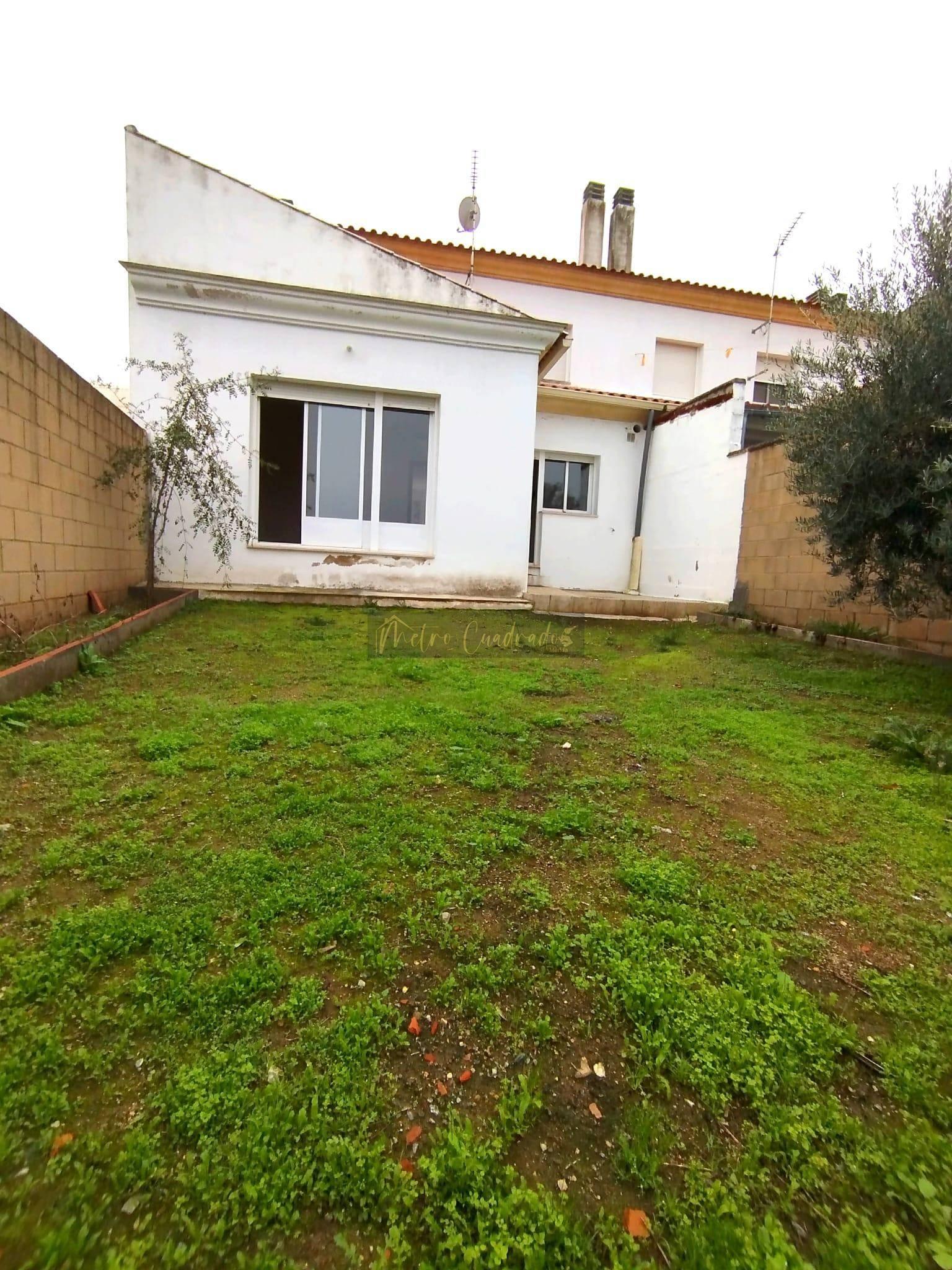 CHALET  EN BADAJOZ,ALJUCéN