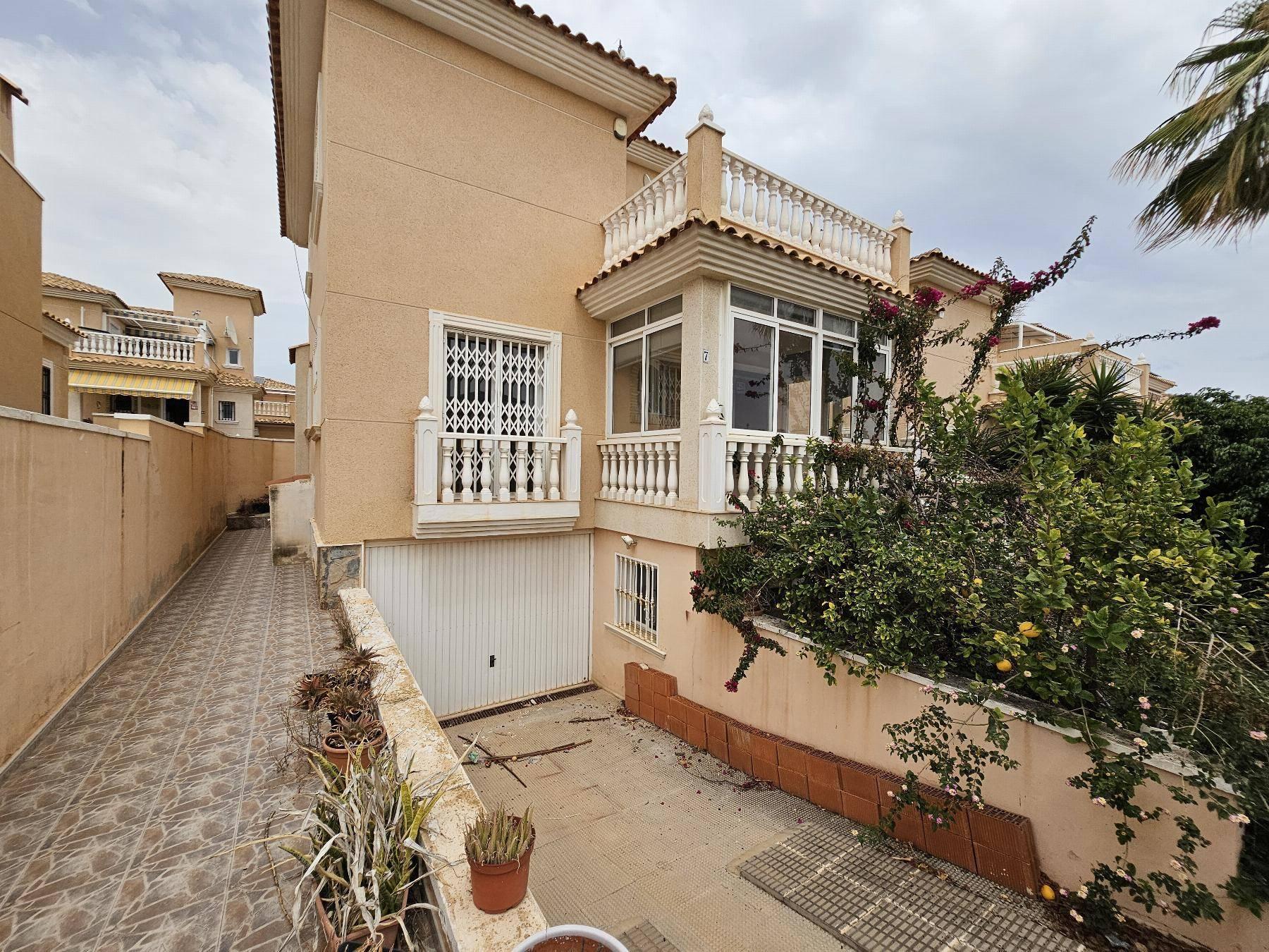 CHALET INDEPENDIENTE EN ALICANTE,ORIHUELA COSTA