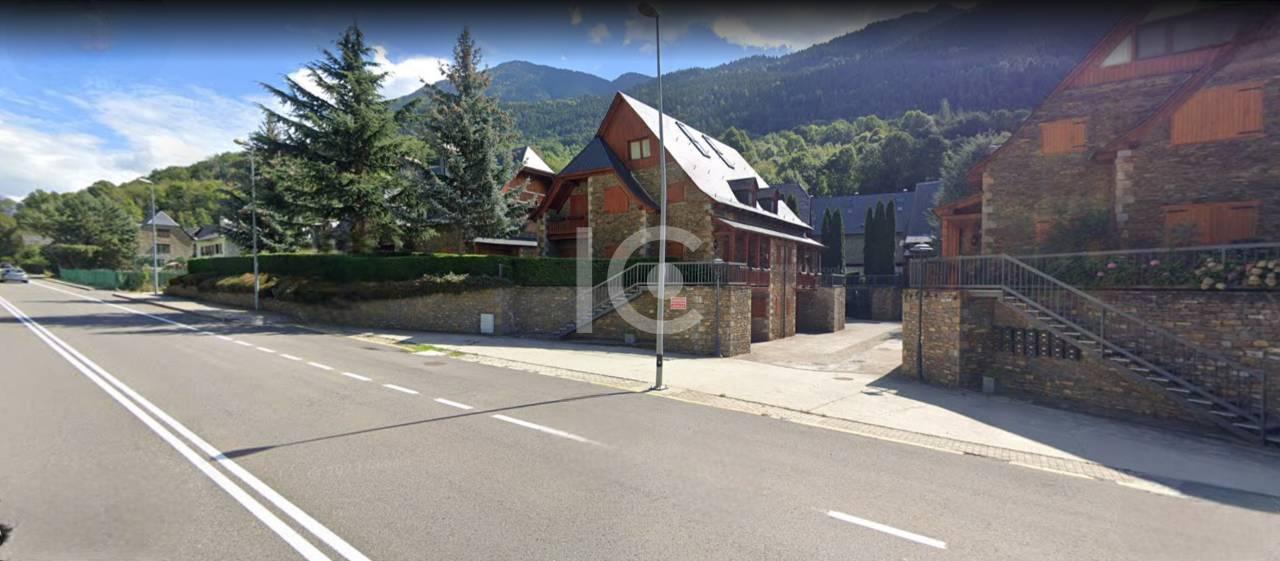 CHALET PAREADO EN LLEIDA,VIELHA E MIJARAN