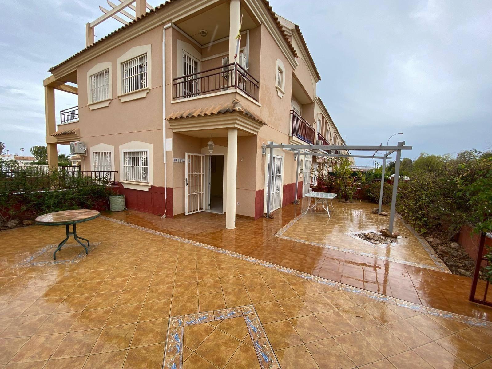 DúPLEX ADOSADO EN ALICANTE,ORIHUELA COSTA