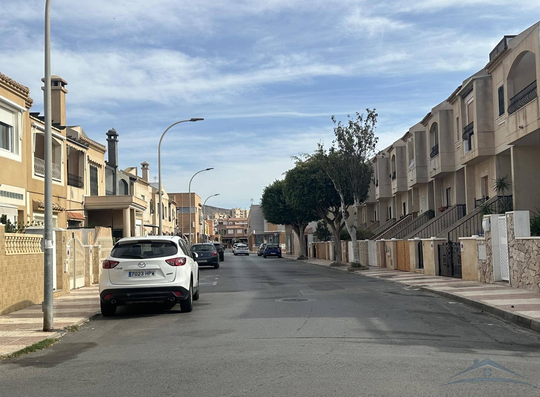 DúPLEX TRIPLEX EN ALMERíA,AGUADULCE