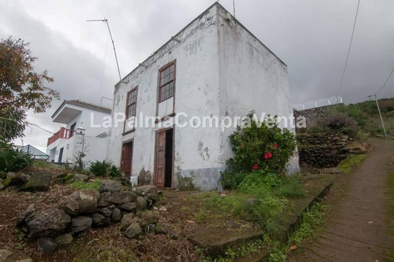 ID-448  CASA DE CAMPO SITUADA EN UN FANTáSTICO LUGAR CON TERRENO RODEADO DE VEGETACIóN Y VARIOS VECI