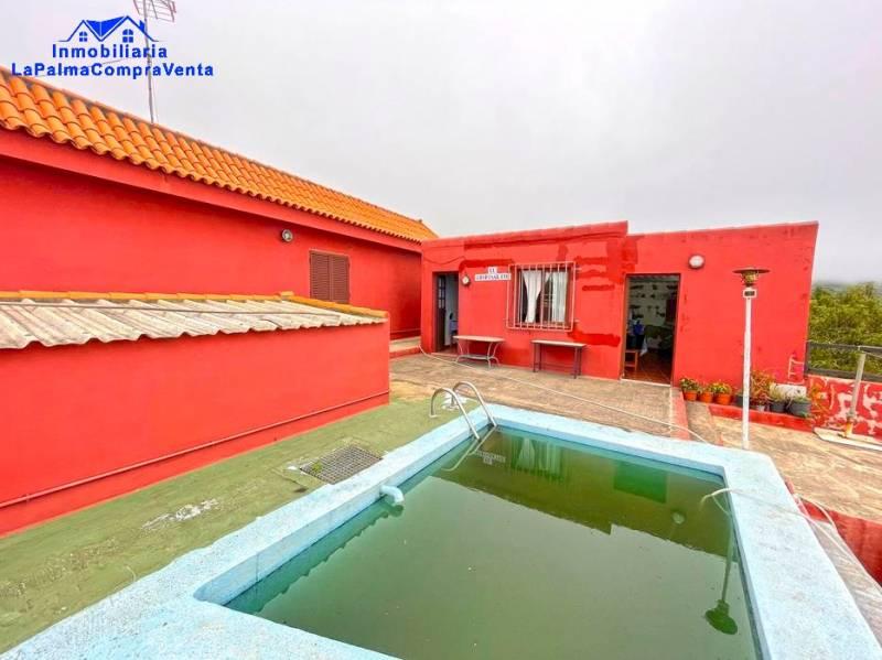 ID-493 CASA  DE CAMPO CON ESTILO PROPIO EN UNA BUENA ZONA DE SAN ISIDRO A UNOS MINUTOS DEL CENTRO DE