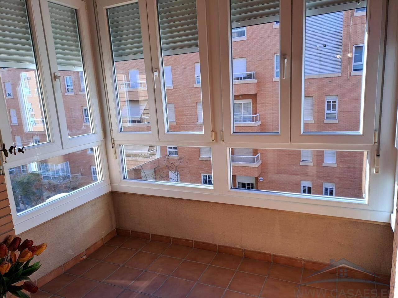 PISO  EN ALMERIA,ALMERíA