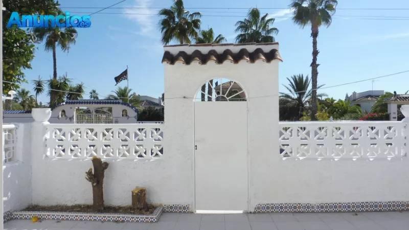 REF: 005 - VENTA DE BUNGALOW ADOSADO CON 2 DORMITORIOS EN TORREVIEJA.