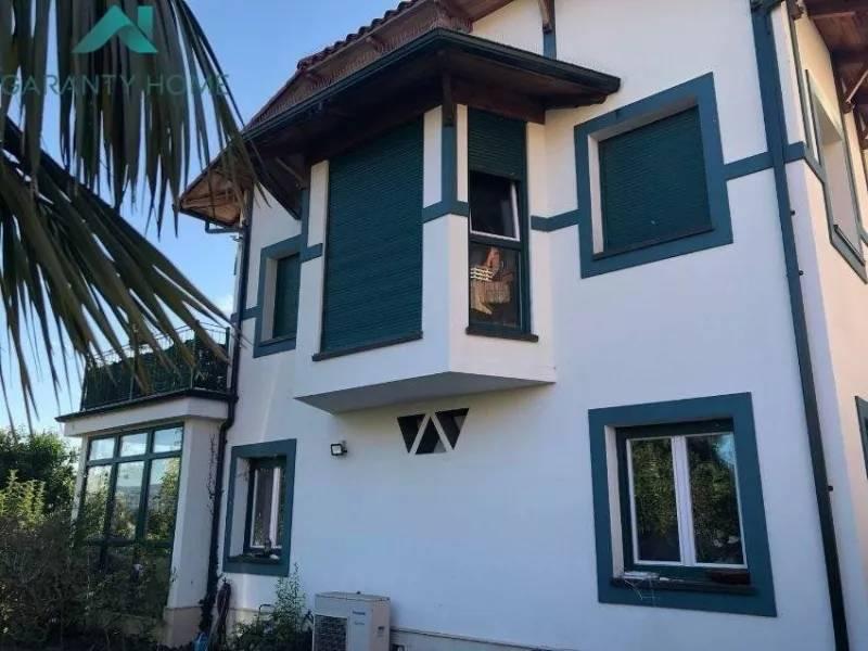 SE VENDE PRECIOSO CHALET EN SANTOñA