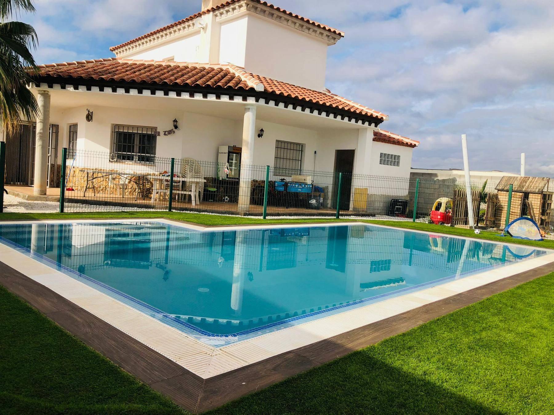 VILLA  EN ALMERíA,ARBOLEAS